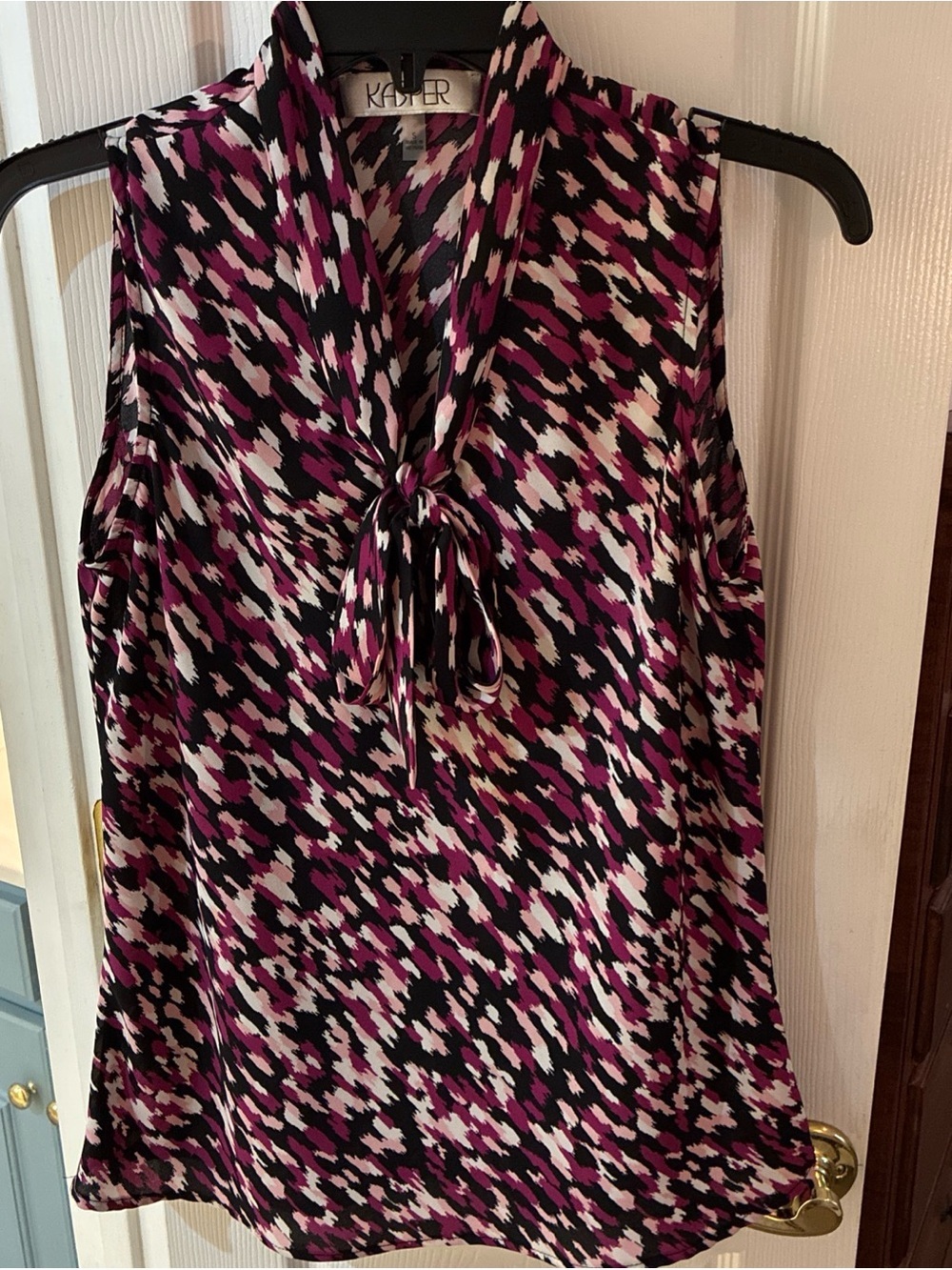 Kasper Sleeveless Tie-Neck Blouse in Pink/Black Print SZ S